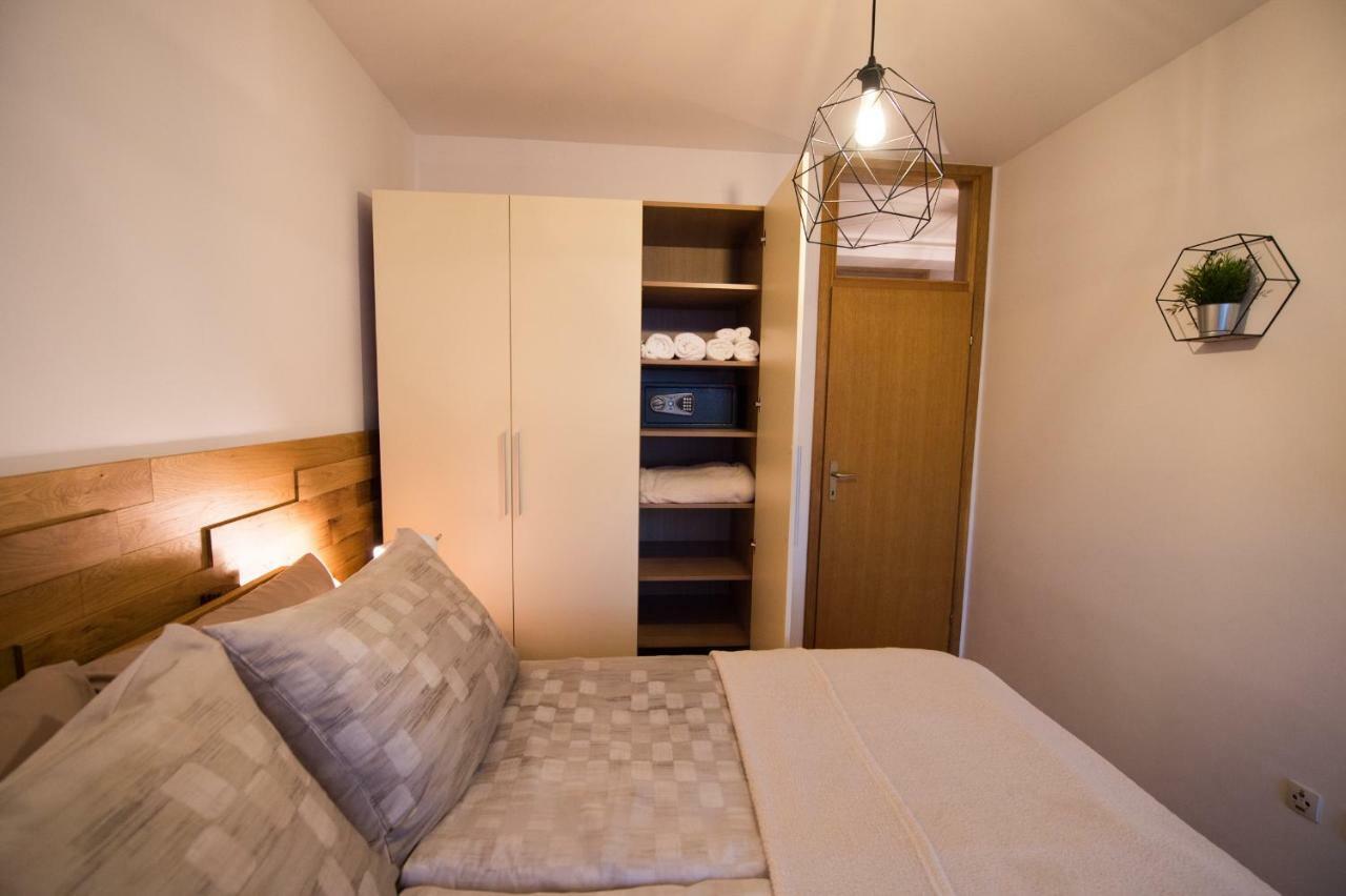 Apartment Lamar - Entry With Pin 0 - 24H, Underground Parking Garage, Elevator Slavonski Brod Buitenkant foto