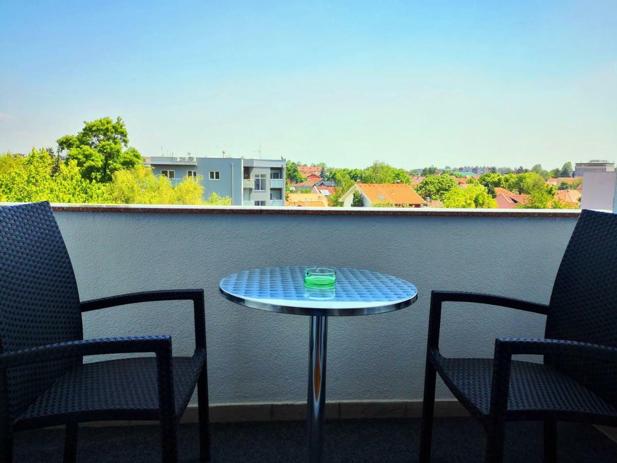 Apartment Lamar - Entry With Pin 0 - 24H, Underground Parking Garage, Elevator Slavonski Brod Buitenkant foto