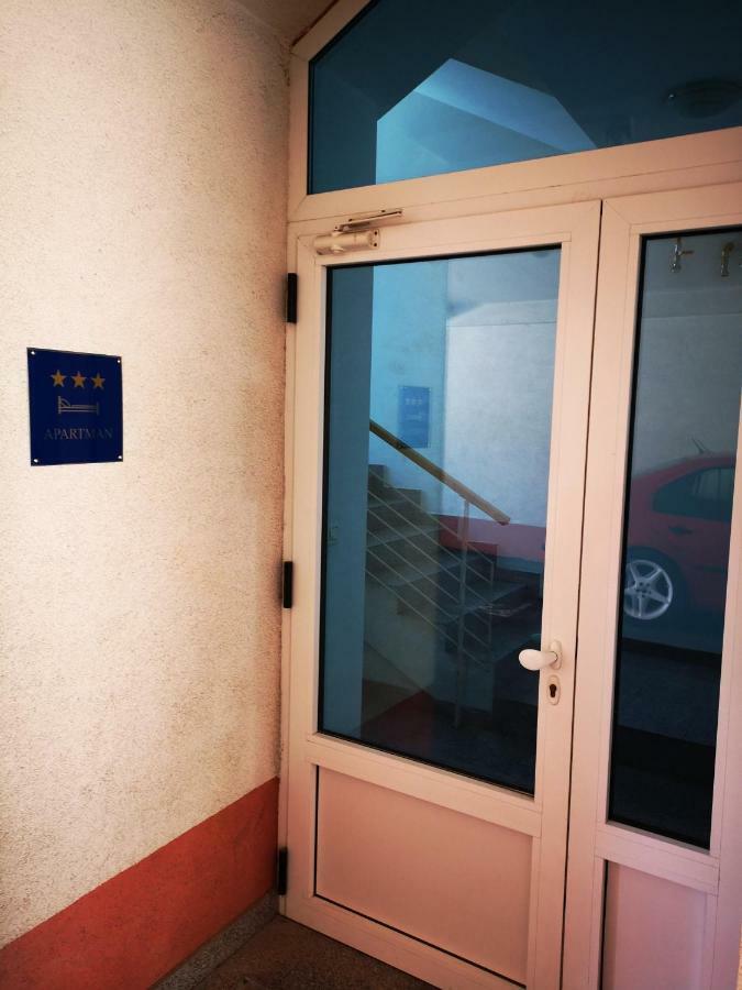 Apartment Lamar - Entry With Pin 0 - 24H, Underground Parking Garage, Elevator Slavonski Brod Buitenkant foto